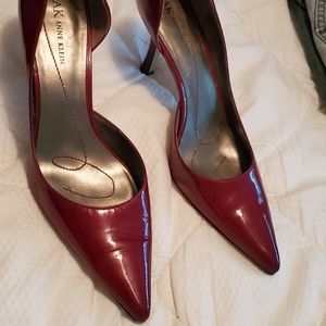 Red pumps